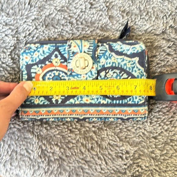 VERA BRADLEY Marrakesh Zip Around Bi Fold Wallet - Picture 9 of 10